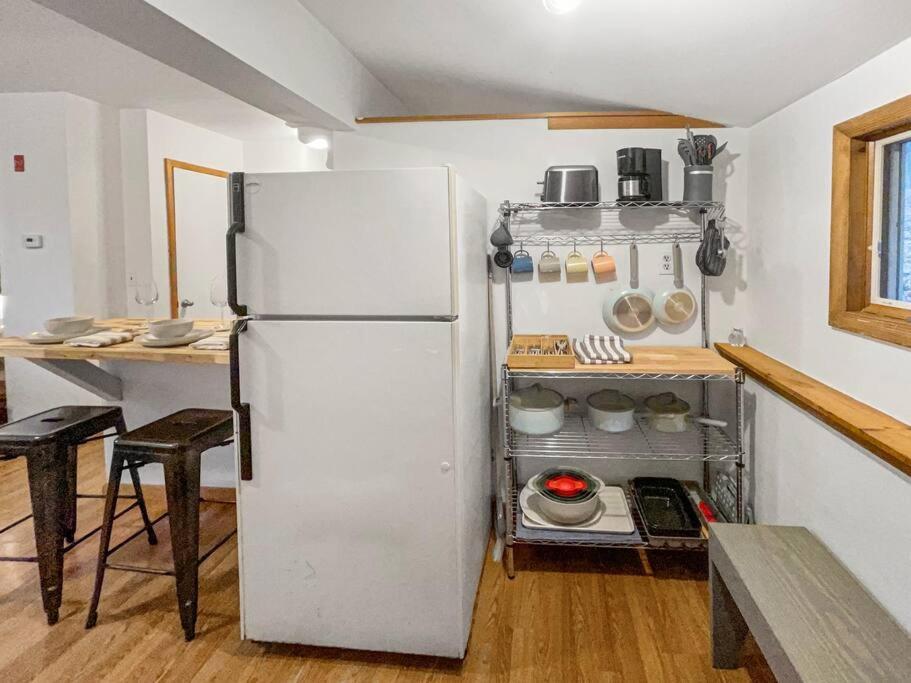 Breezy Hill Eccentric Studio Cottage Accord Exterior photo